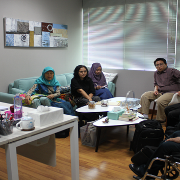 Fajri Nursyamsi, Peneliti PSHK, Bersama Pokja RUU Penyandang Disabilitas Melakukan Audiensi dengan Desy Ratnasari, Anggota Komisi VIII DPR RI dari Fraksi PAN, Terkait RUU Penyandang Disabilit Fajri Nursyamsi, Peneliti PSHK, Bersama Pokja RUU Penyandang Disabilitas Melakukan Audiensi dengan Desy Ratnasari, Anggota Komisi VIII DPR RI dari Fraksi PAN, Terkait RUU Penyandang Disabilit