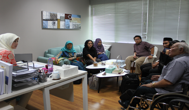 Fajri Nursyamsi, Peneliti PSHK, Bersama Pokja RUU Penyandang Disabilitas Melakukan Audiensi dengan Desy Ratnasari, Anggota Komisi VIII DPR RI dari Fraksi PAN, Terkait RUU Penyandang Disabilit Fajri Nursyamsi, Peneliti PSHK, Bersama Pokja RUU Penyandang Disabilitas Melakukan Audiensi dengan Desy Ratnasari, Anggota Komisi VIII DPR RI dari Fraksi PAN, Terkait RUU Penyandang Disabilit