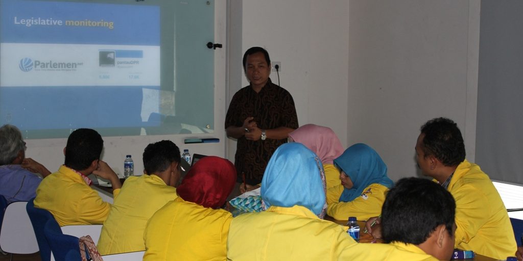 Kunjungan Mahasiswa Pascasarjana FKM ke PSHK