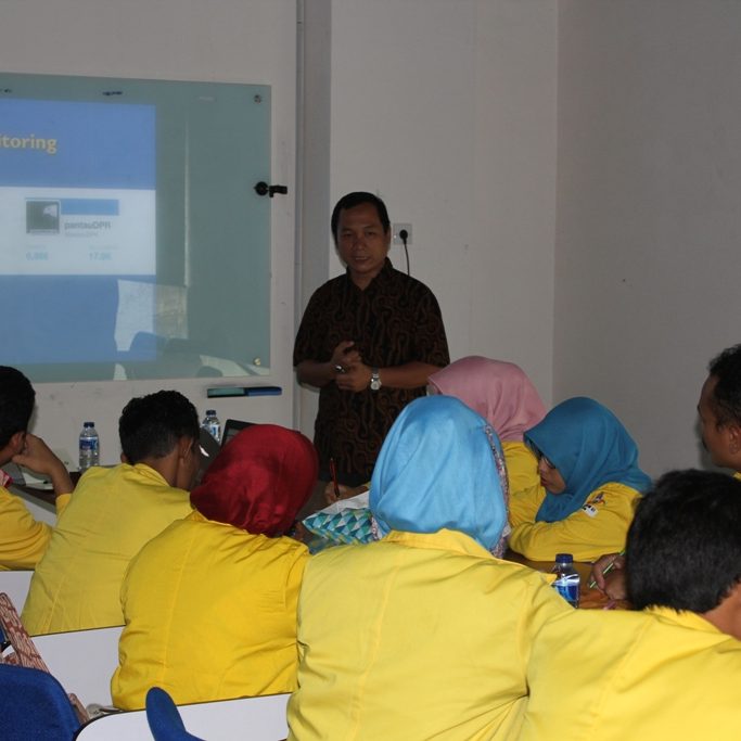 Kunjungan Mahasiswa Pascasarjana FKM ke PSHK