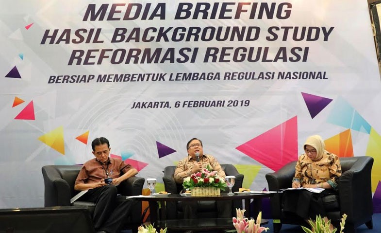 5c5abd443eb241549450564-menteri