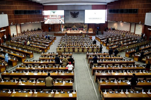 Rapat-paripurna-DPR_M-Risyal-Hidayat_Antara