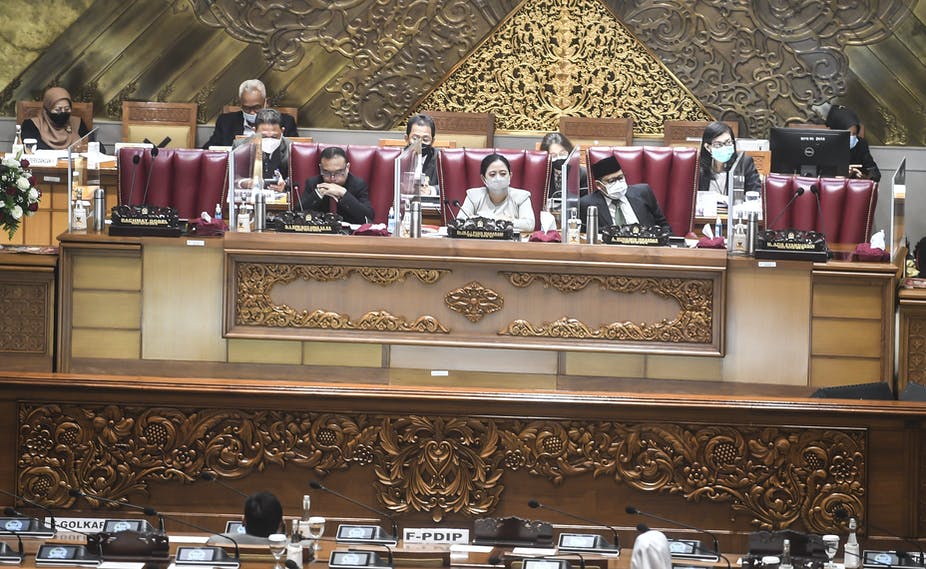 file-20210624-13-990mf1