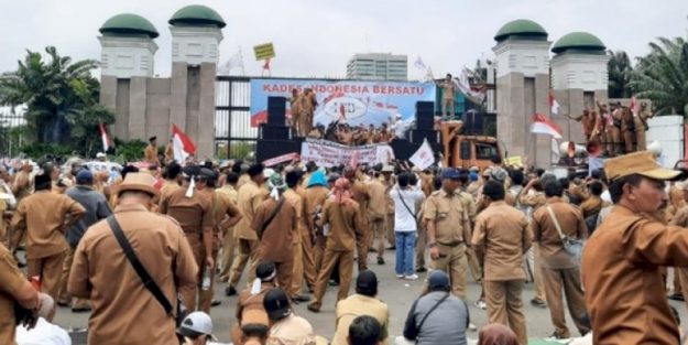 588678_11140022012023_demo_kades