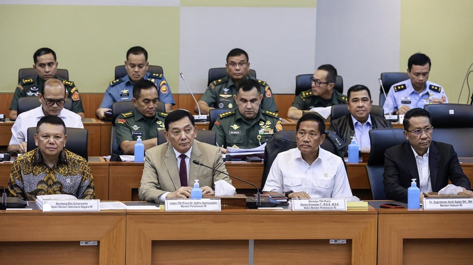 antarafoto-raker-komisi-i-dpr-bahas-ruu-tni-1741703112_ratio-16×9
