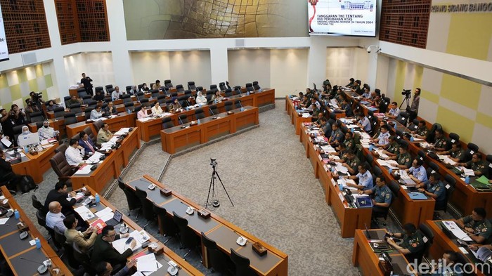 panglima-tni-komisi-i-dpr-bahas-revisi-uu-tni-1741841643349_169